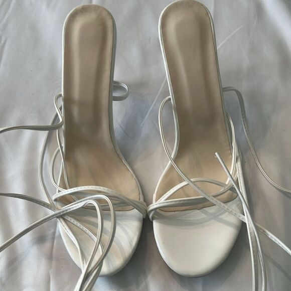 NWT White Strappy Sandals no size on sandals see size chart and measurements - Picture 2 of 10